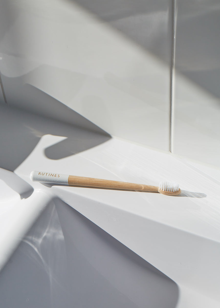 Rutines Slim Comfort toothbrush - White - SOFT